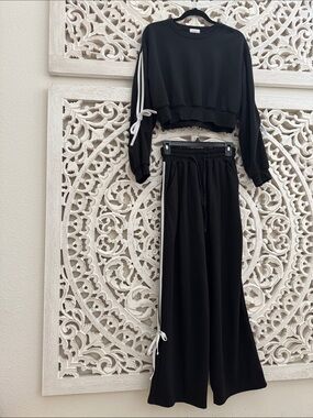 MADE IN KOREAN Black Two-Piece Lounge Set with Contrast Stripes